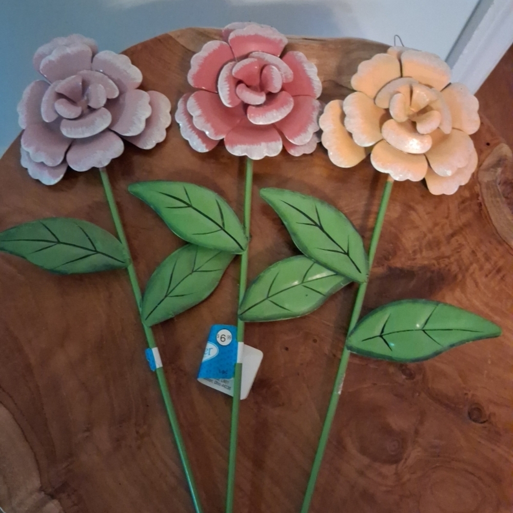 Set of Three Decorative Metal Flowers - Picture 2 of 7